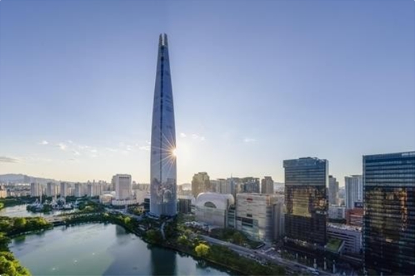 롯데그룹 CEO 선임 새 기준은 '해결사' 본색? 순혈·영입 전통 뒤로 하고 최근 'AI 전환' 중심 전문성에 방점