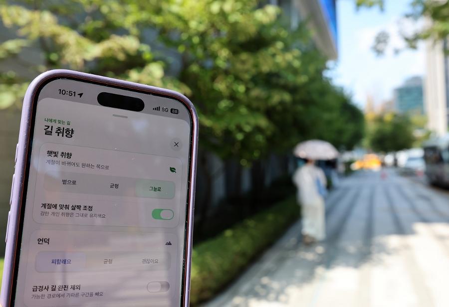 폭염에 사과가 타들어 가고, 물고기는 폐사했다 : 땡볕 피하는 보행길, 에어컨 정거장을 찾아 '대피' 