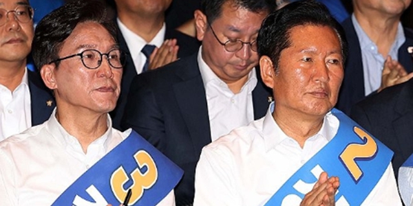 정청래 지고도 이겼다 : 민주당 당대표 지역경선 2주 차서도 격차 1%p대로 버텼다