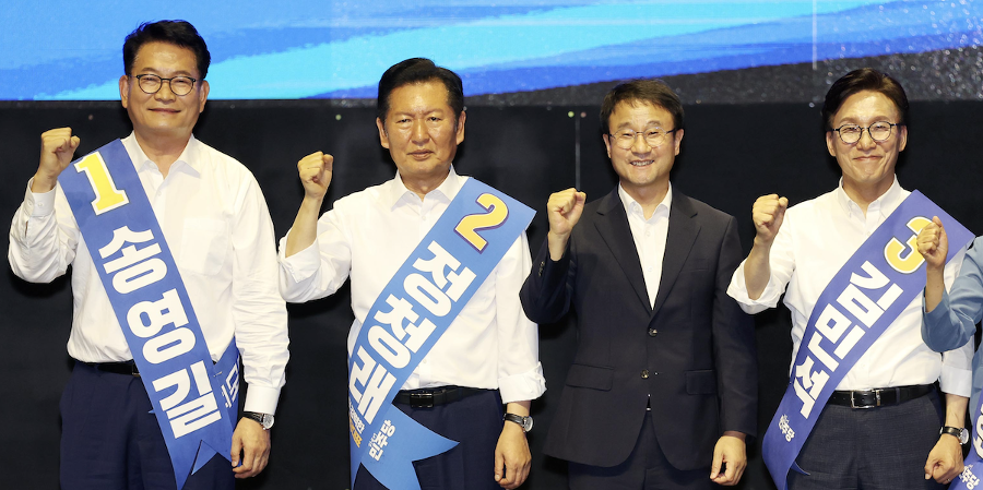 이 대통령 지지율 하락이 전당대회 탓일까 : 김민석 띄우며 '명심 경쟁' 불붙인 청와대는 책임 없나