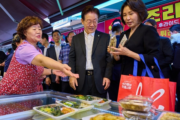 동네슈퍼 사장들이 대통령 면담 요구했다 : 대기업 총수와 투자·규제 논의하면서 소상공인 목소리 왜 안 듣나