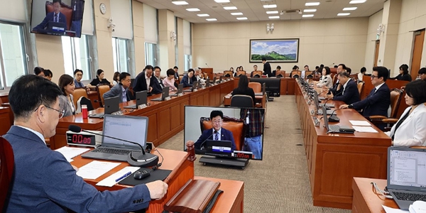 국회 기후특위, 헌재 헌법불합치 결정 2년 만에 탄소중립법 개정안 의결 : 조국혁신당 서왕진 반대 눈길 끈 이유