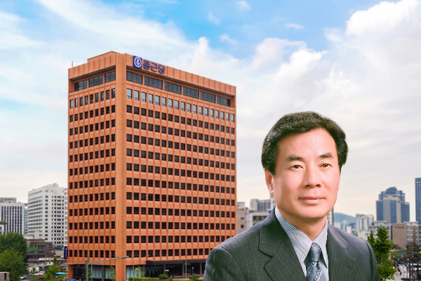 종근당 이장한 회장의 '승계 지렛대' 경보제약 수익성 악화 : 자녀 3명이 지분 보유, 종근당홀딩스 지배력 강화 차질 가능성