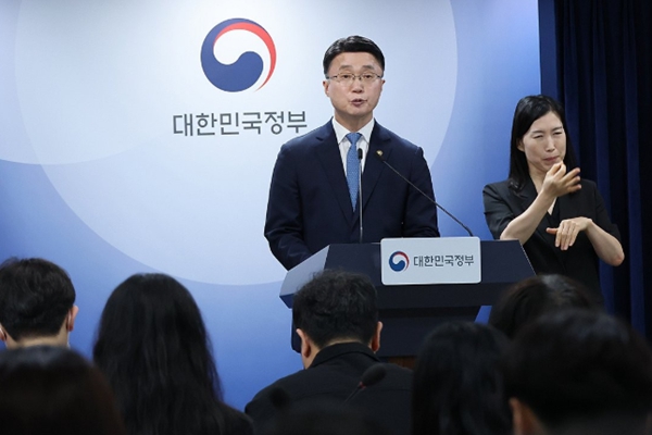 과기정통부 독자 AI 프로젝트 '2차 생존' 업스테이지·SK텔레콤·LG AI연구원 발표하며 순위 비공개 : 평가 방식 변경 시사