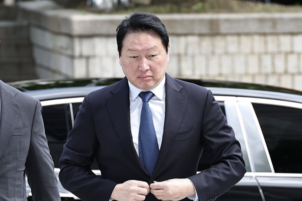 SK그룹 최태원 회장 최근 10년 배당·급여 9천억 원 육박한다는데 : 그래도 여전히 해소 힘겨운 '10년 이혼소송' 비용