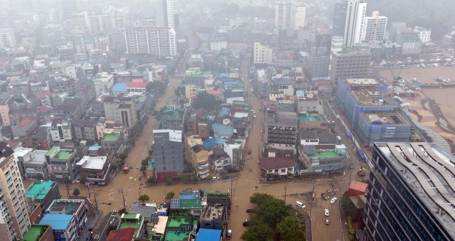 폭염 42도 찍더니 이번엔 800㎜ 폭우 : 극단으로 치닫는 '극한 기후' 찾아왔다