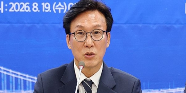 대통령 지지율 떨어지자 조희대 대법원장의 '반격' : '청와대 패싱'에 민주당 김민석 당장 물러나라