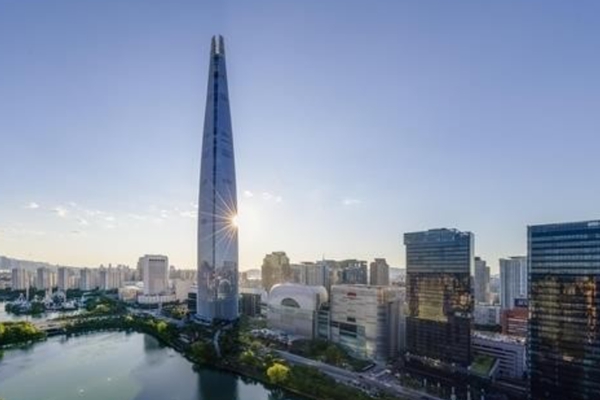 롯데그룹 '돈맥경화' 계열사 곳곳서 시원하게 풀리는 중 : 신동빈 회장의 과제가 자본 '마련'에서 '분배'로 넘어가고 있다