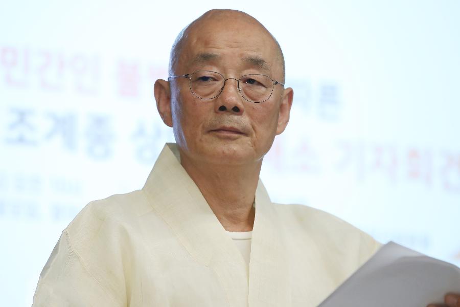MB 정권 비판했던 명진스님 제주 해상서 입적 : 이재명·문재인도 추모한 '불교계 큰 어른'