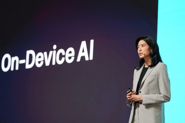 정신아 카카오AI 2030년 매출 6조 원 목표에 가라앉지 않는 의구심 : AI 서비스 '카나나' 수익성 따라 인적분할 정당성 재평가 전망