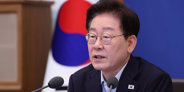 [허프 생각] 이 대통령, 전당대회 끝나고 잇달아 세 번 민주당 만난다 : '쓴소리' 사라지고 '당청일치'만 남을까