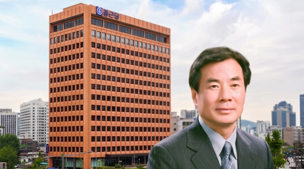종근당 이장한 들고 있던 종근당 주식 전량 이주원·이주경·이주아 세 자녀에게 증여 : 주력 사업회사 지분 이전으로 승계 기반 다지기