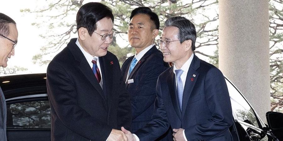 이 대통령, 사의 표명 하루 만에 정책실장 김용범 사표 수리 : '개각 논란'에 민심 달래기 나섰나