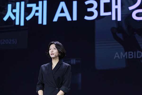 네이버 최수연 정부 주도 AI 사업과 확실한 거리 두기 : '독자 AI' 초반 탈락 후 최근 사우디아라비아 사업 열심