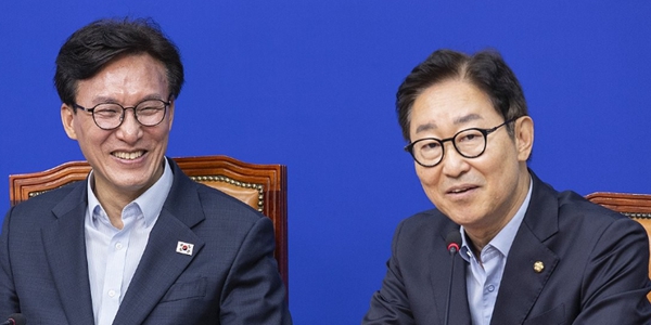 [허프 사람&말] 조국혁신당 조국, 이재명 정부·민주당의 '레드팀' 자처했다 : 여권 인기 하락 속 지지율 반등