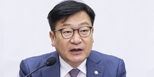 법무장관 후보 김승원 '신약 승인 청탁' 의혹 눈덩이 : 민주당 한동훈 검찰의 기소 주장하나, 여론 반응은 '글쎄'