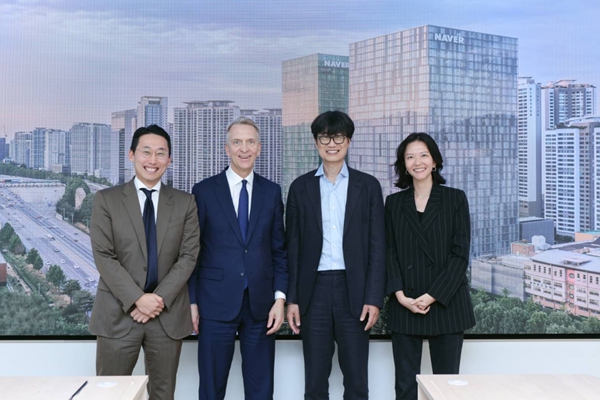 네이버 이해진·최수연 'AI 팩토리' 자금줄 브룩필드 회장 만났다, 엔비디아 계약 한 달여 만에 100억 달러 사업 속도전