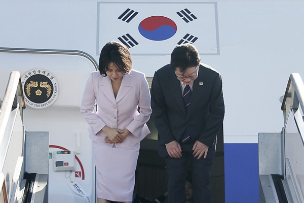 이재명 프랑스 국빈방문 위해 출국 : 국제 영화·영상 정상회의 공동 의장, 확대 정상회담 예정