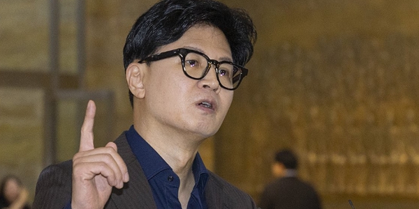 민주당 '한동훈의 김승원 녹취록 입수 경위' 쟁점화 : '본질 회피'로 법무장관 후보 김승원 지킬 수 있을까