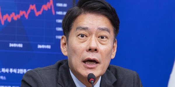 민주당 '한동훈의 김승원 녹취록 입수 경위' 쟁점화 : '본질 회피'로 법무장관 후보 김승원 지킬 수 있을까