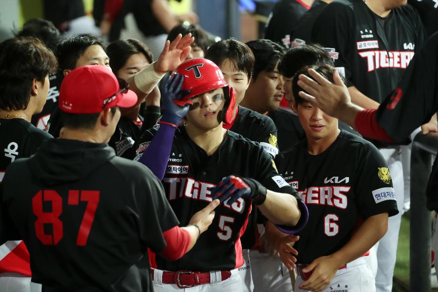 기아 타이거즈 23살 김도영 드디어 '40호 홈런' : 2024년 MVP, 2025년 부상, 2026년 40호 홈런