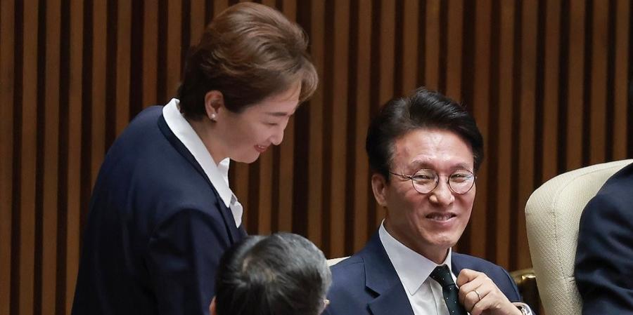 민주당 이언주, 정청래엔 대통령과 맞먹나 vs 김민석엔 대통령에 쓴소리해야 : 이언주의 '이중잣대'
