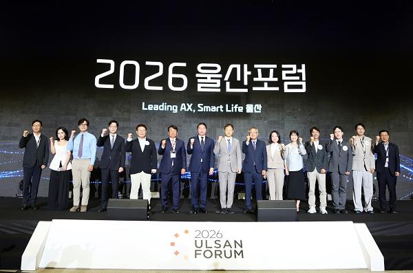 최태원 SK 회장은 AI 다음 과제로 '지속가능성'을 꼽았다 : 울산서 'AX 선도모델' 제시 