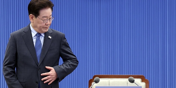 이 대통령 지지율 30%선마저 불안 : SNS 통해 전통 지지층 비판, 과격한 선동은 개혁 방해