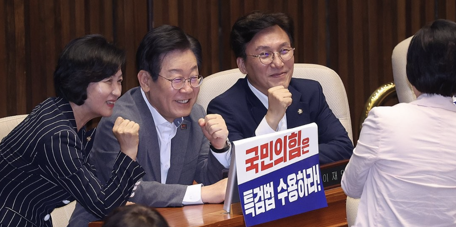내부 비판하면 '배신'인가 : 민주당 김민석, '검찰개혁 위험' 비판에 추미애, 조국 잇달아 비난