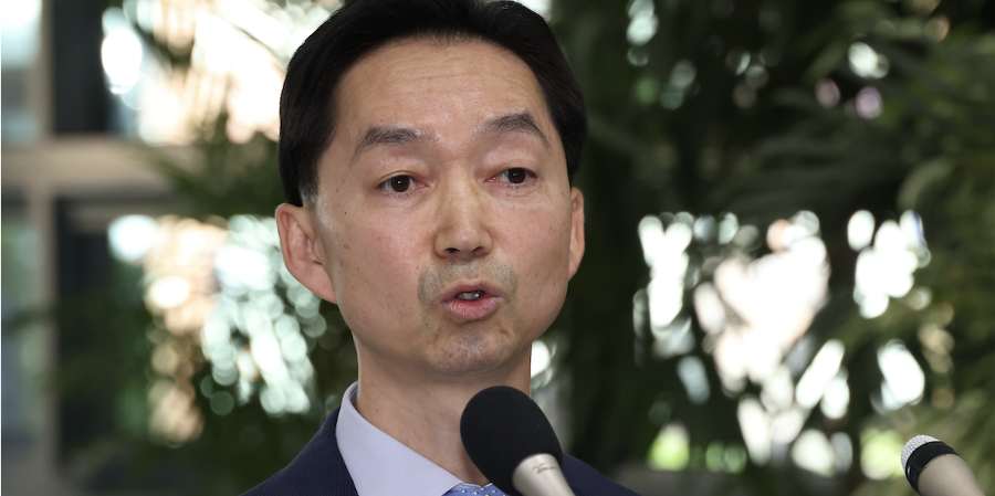내부 비판하면 '배신'인가 : 민주당 김민석, '검찰개혁 위험' 비판에 추미애 조국 잇달아 비난
