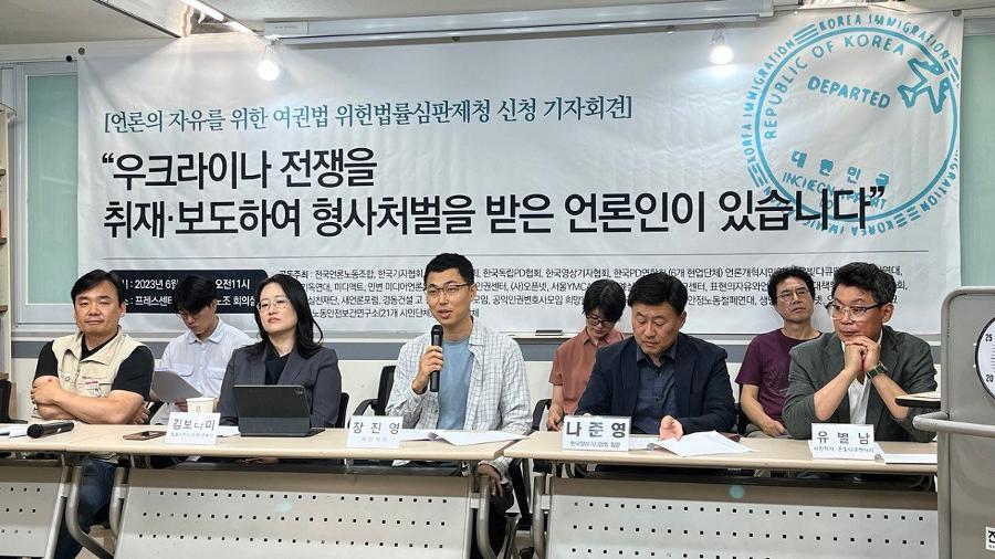 한국 사진작가, 러시아-우크라이나 전쟁 취재에 벌금 500만 원 : 사진기자들의 험난한 '전쟁 취재기'