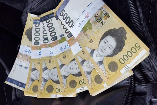 미국·이란 전쟁 이후 약세 보이던 아시아 화폐 '개별장세' 들어섰다는 분석이 나왔다 : 한국 원화는 반도체 수출 증가로 강세 유지