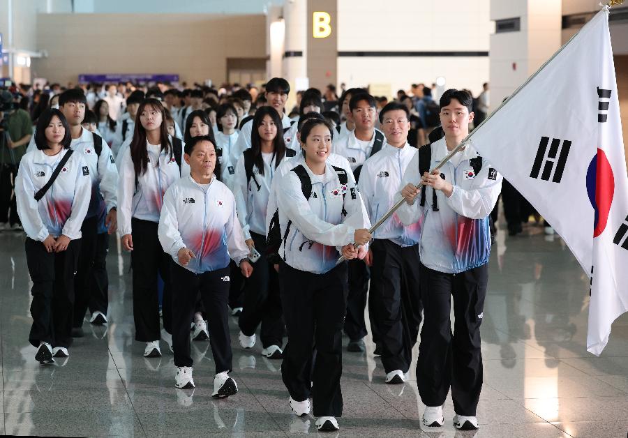 공항서 한국 선수단 태극기 막고, 선수촌 행사에 '도요토미' 등장 : 개막 전부터 시끄러운 나고야 아시안게임