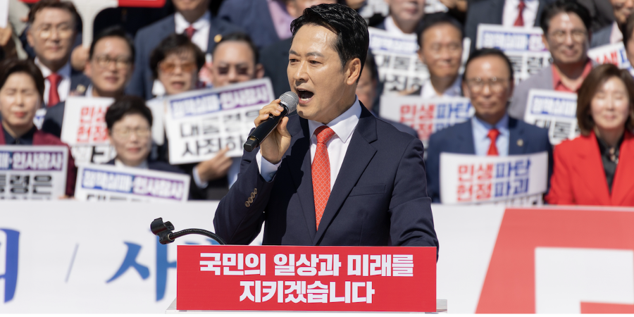 여권 혼란 속 국힘 지지율 '야금야금' 오른다, 장동혁 '꽃길' 열리나 : 내년 전당대회 재출마 가능성까지