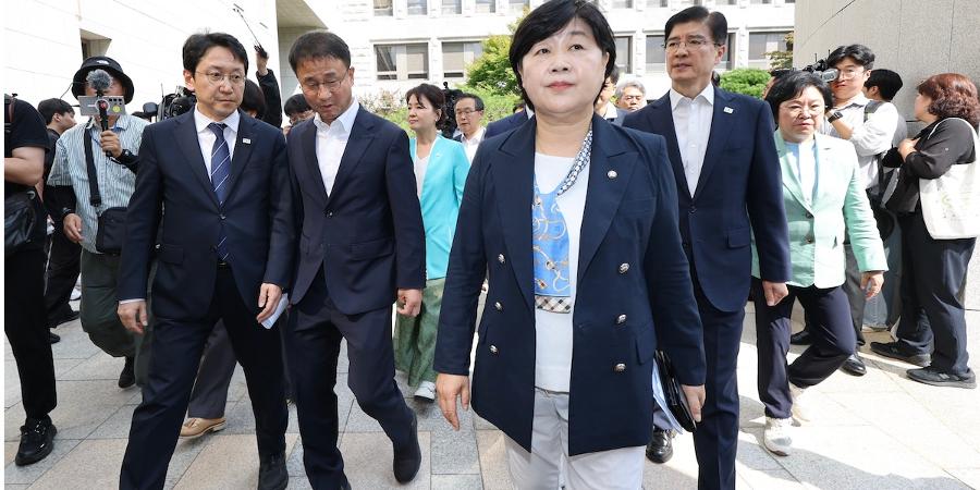 대법원 조희대, 청와대 반박에 또 입장문 절차적 흠결 수긍 어려워 : 민주당은 대법원 찾아 재제청하라