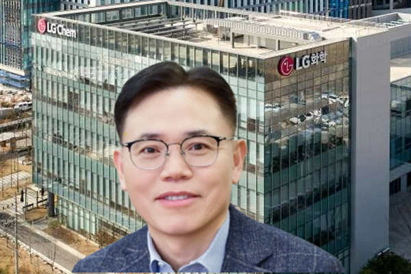 LG화학 김동춘 '석화 본업' 개편 넘어 새 사업으로 새 판 모색 : 글로벌 화학·모빌리티 기업들과 '고부가 소재' 활로 위한 협력 