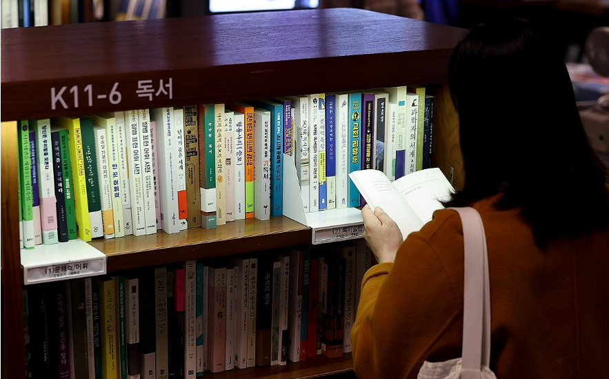 '대혐오'의 시대, 섣부른 판단 대신 '회색지대'가 빛난다 : '미움' 결정 전에 더 읽어보자