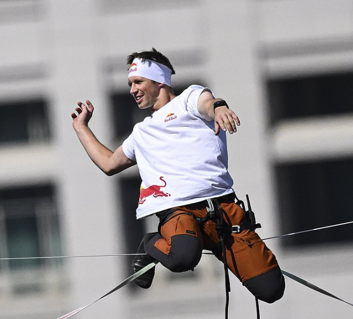 광화문 120m 허공서 외줄타기 : 세계 슬랙라인 챔피언 얀 루스, 길이 160m 줄 타며 묘기 선보이다