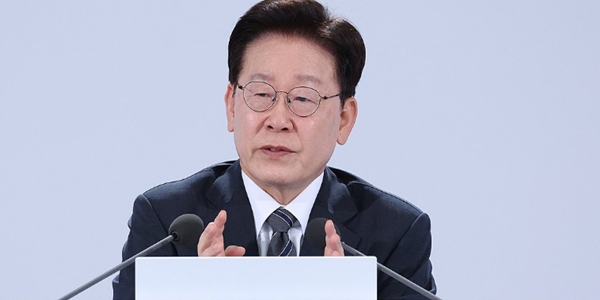 이 대통령, '친윤 검사들에게 호의적'이란 주장에 반박 나섰다 : 세상사라는 게 매우 복합적