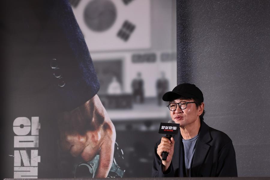도망간 유해진 입증해 보이겠다 영화 '암살자(들)' 주연 배우 집 앞 집회도 예고 : 극우의 '표적 괴롭힘'