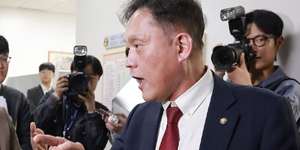 한동훈 노무현 허구 신화 깨야, 국힘 김태규 부엉이 바위 : 조국혁신당 박은정 인간이 돼라