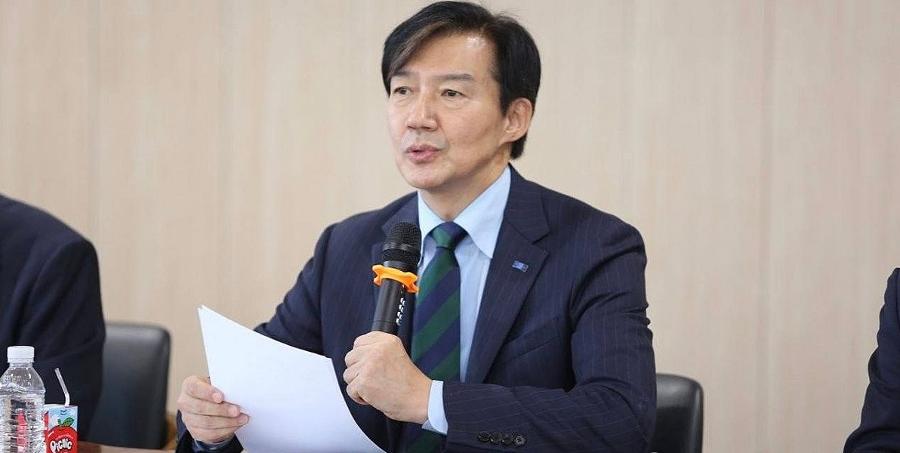 이재명 우리는 모두 동지, 18일 만에 조국과 정면충돌 : 청와대의 '한밤 반박' 무리수