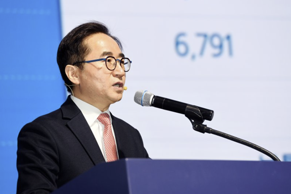 삼성전기 장덕현 '공급 확대' 소매 걷었다 : '3배 수직상승' 반도체 기판 '3년간 10조 투자' 승부수