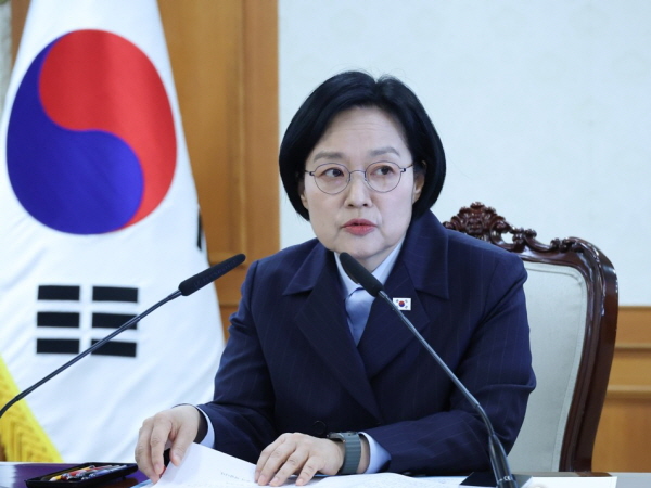 한성숙 총리 정부·공공기관 금융권 기업 모두 경각심 가져야 한다 : 경찰청엔 신속 수사, 금융위엔 유출 범위 파악 지시