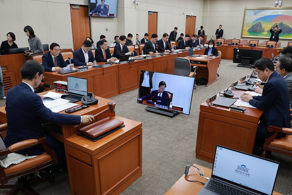 국민 신한 하나 우리 농협 5대 은행장 국감장에 선다 : 최근 터진 금융권 해킹 사고 책임 묻는다
