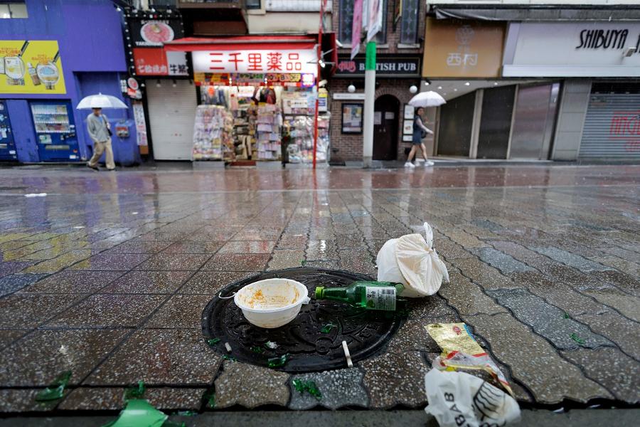 홍대·성수 핫플의 '불청객', 버려진 일회용컵과 담배꽁초 : 일본·프랑스·싱가포르가 길거리 쓰레기 잡는 법