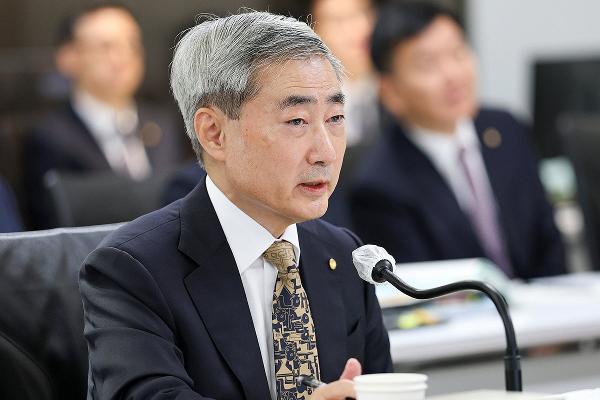 신현송 단일종목 레버리지 ETF 한국은행이 충분히 경고하지 못했다 : 금리 추가 인상은 물가 추이 보고 판단