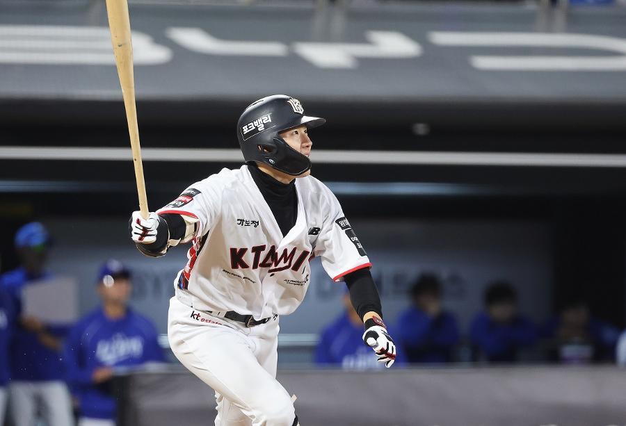 '방망이 패대기' KT 위즈 최원준, 팀 주장 장성우 불호령 듣고 눈물 : 결국 사과문 올렸다 