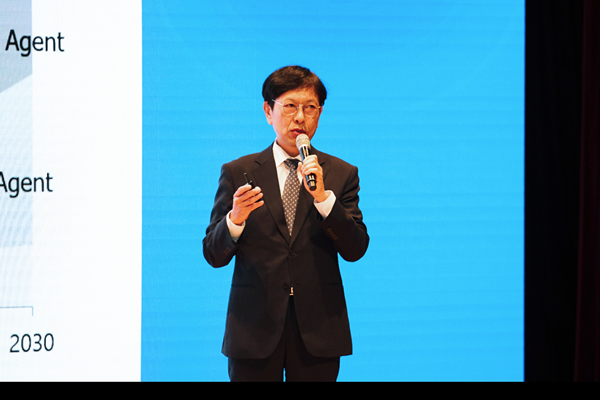 SK하이닉스 AI 추론 시장의 데이터 이동 병목에 주목한다 : HBM 넘어 3차원·HBF까지 정조준