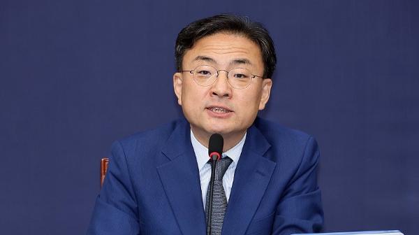 민주당 김민석도 '조희대 탄핵' 가능성 열었다 : 자진사퇴 요구 넘어 범여권 공동전선 형성되나